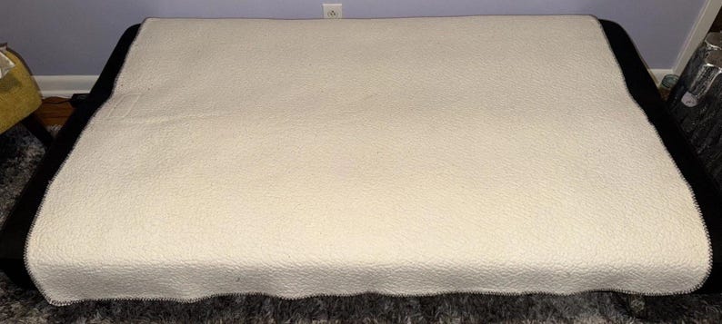 Coperta in pile Victoria’s Secret PINK con logo bianco e nero, 50x60 cm, usata. immagine 10
