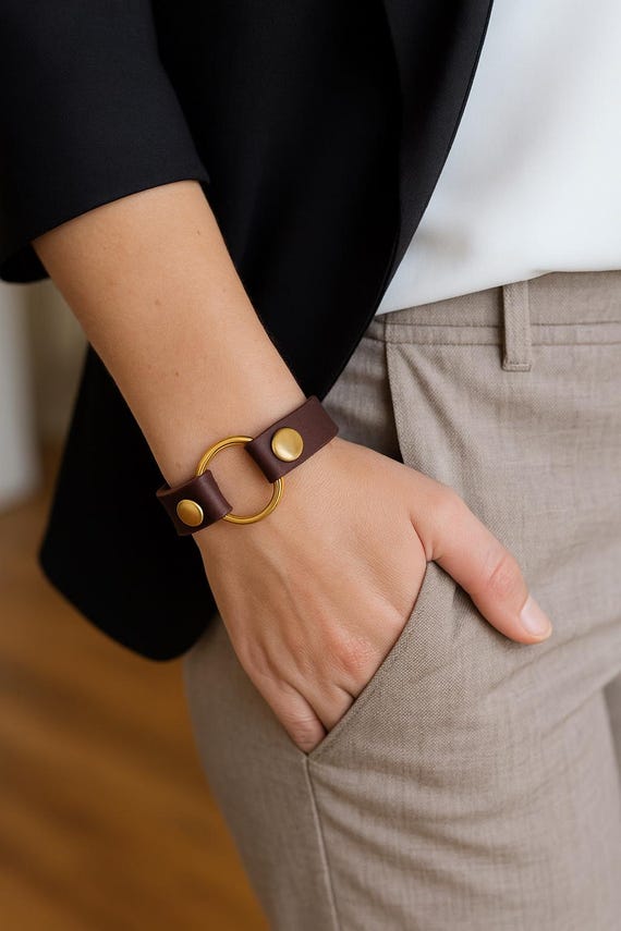 Classic Timeless Leather Ring Holder Bracelet