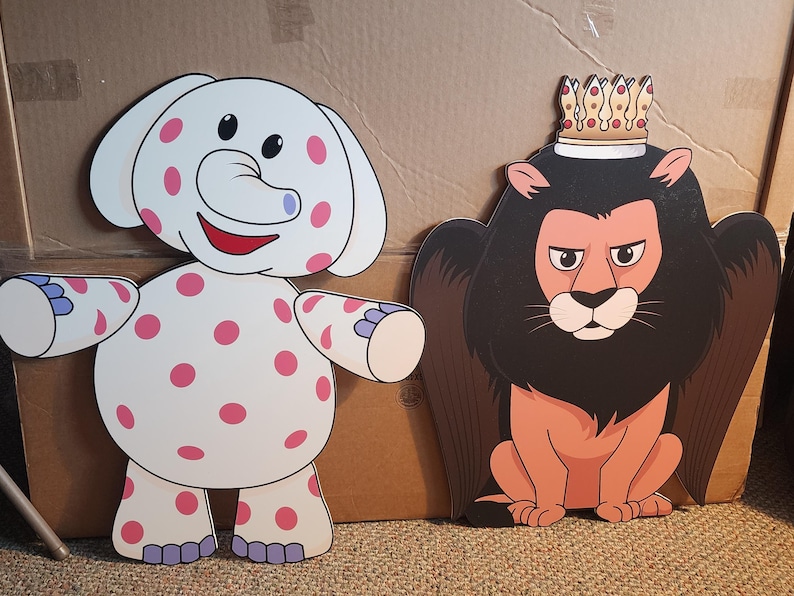 Misfit toys yard decorations, 37" tall set of 5 pieces. rigid sturdy christmas decor image 6
