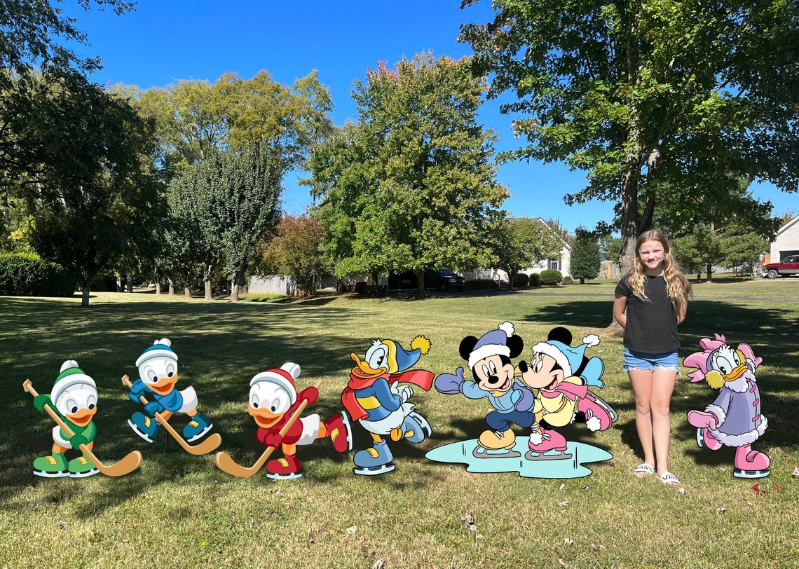 假日滑冰场景。可选更大尺寸图片（图1）。