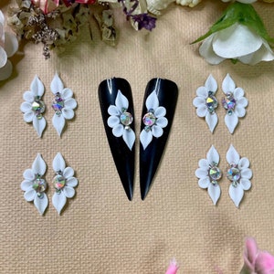 Set 4 pieces fancy Long Petals 3D Nail flowers acrylic - for Long Nails