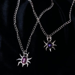 Dark purple pearl mini spider grunge metal necklace zdjęcie 1