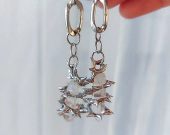 Pendientes puntiagudos de cristal grunge