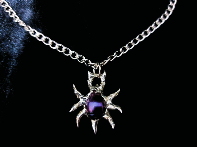 Dark purple pearl mini spider grunge metal necklace zdjęcie 4