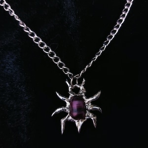Dark purple pearl mini spider grunge metal necklace zdjęcie 6