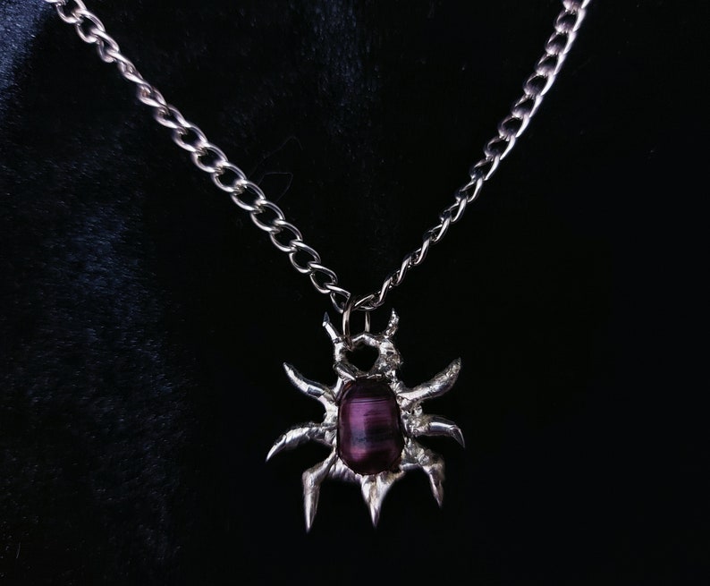 Dark purple pearl mini spider grunge metal necklace zdjęcie 6