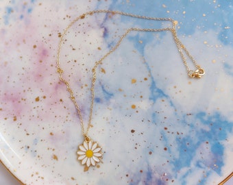 Daisy charm gold chain necklace