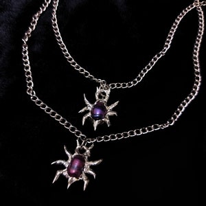 Dark purple pearl mini spider grunge metal necklace zdjęcie 3