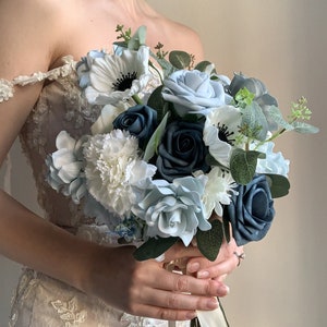 Ramo de novia azul, ramo de boda azul marino, flores azules polvorientas, ramo de boda artificial, ramo de flores silvestres azules, novia falsa