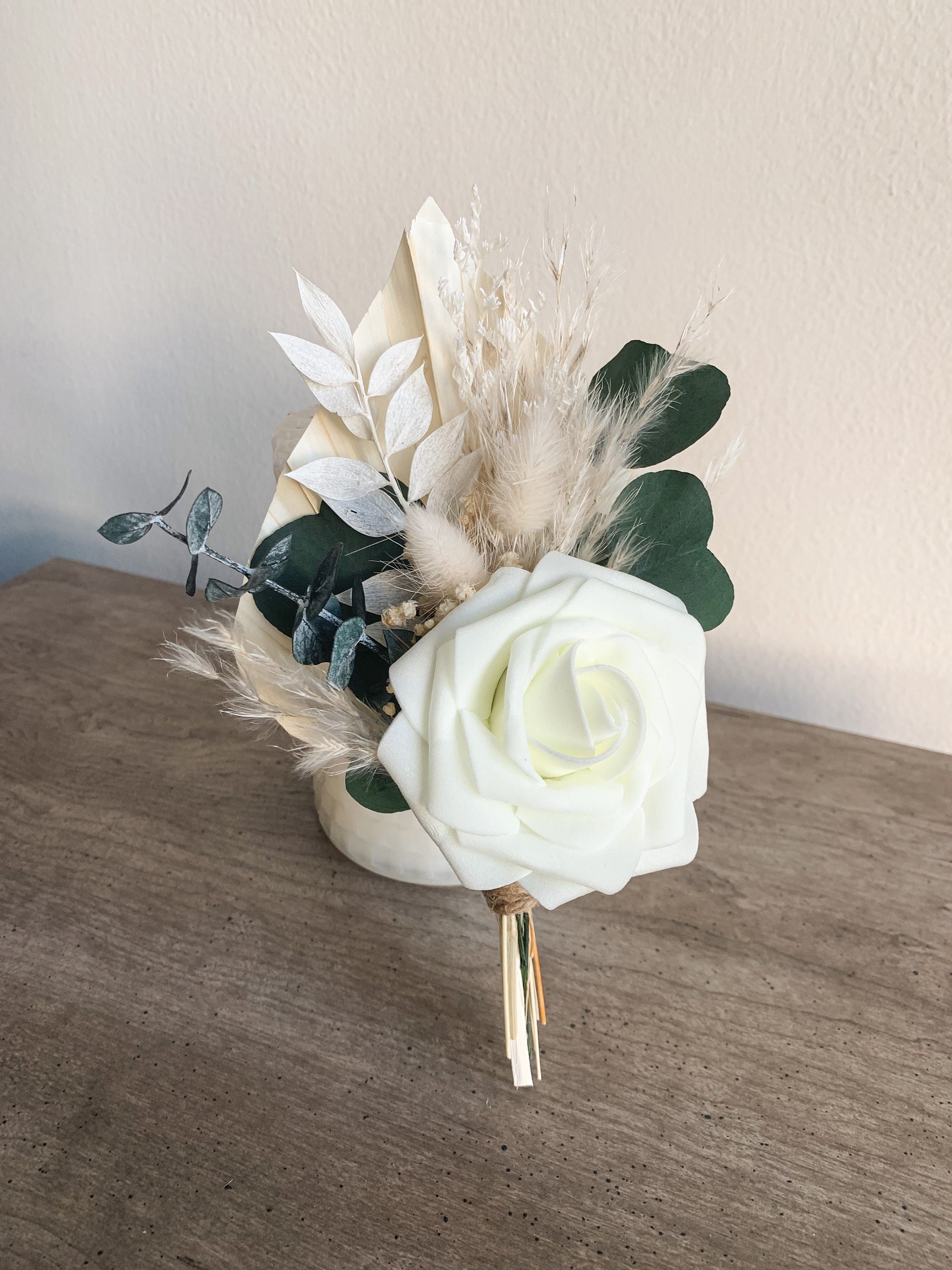 Edible Flowers, Wafer Paper Flowers for Cakes Modern White Roses