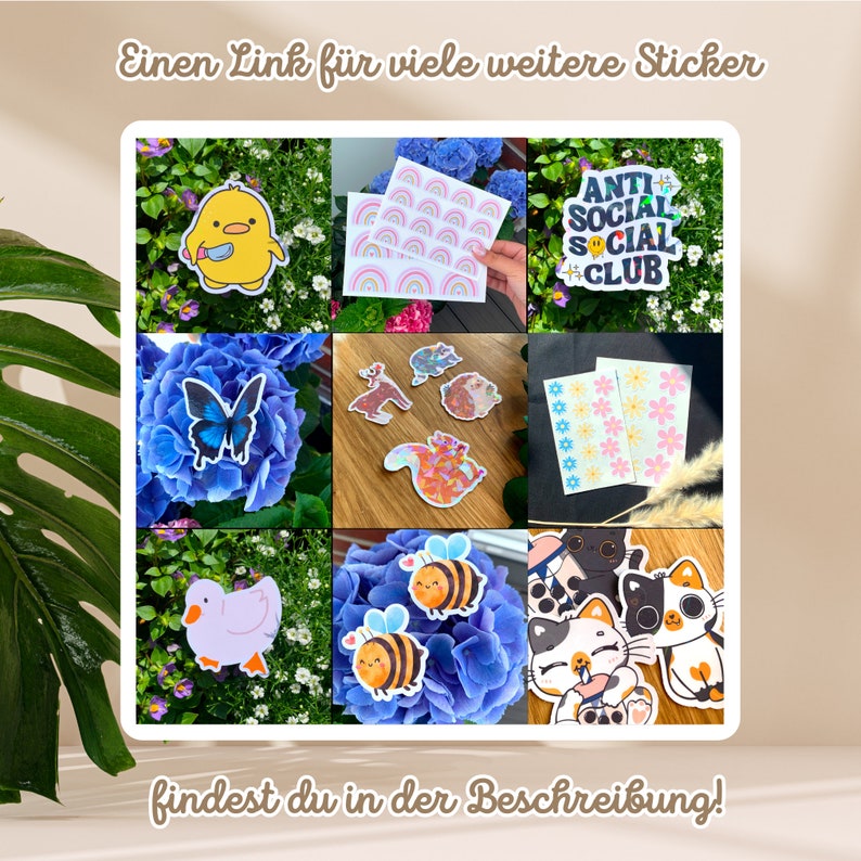 Puede incluir: Un collage de pegatinas coloridas con una variedad de dise&ntilde;os, que incluyen un pollito amarillo con un cuchillo, una mariposa, una abeja, un pato, un gato, una ardilla, un arco&iacute;ris, flores y el texto "ANTI SOCIAL SOCIAL CLUB".