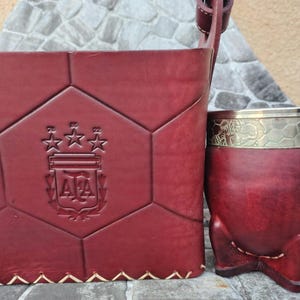 Argentina Combo. Yerba Mate basket / carrying case ('matera') to store Gourds, Cups, Bombillas - Handcrafted, Artisanal + Gourds Imperial.