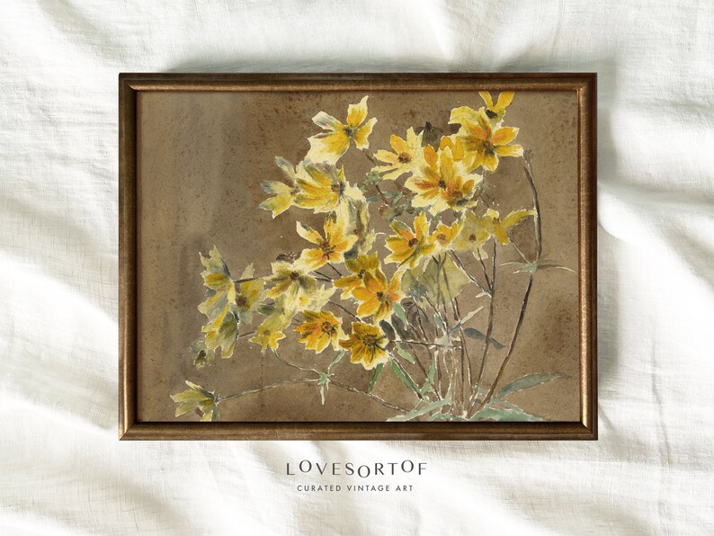 Puede incluir: Una pintura de acuarela vintage enmarcada de flores amarillas con tallos y hojas verdes sobre un fondo marr&oacute;n. La pintura est&aacute; en un marco dorado.