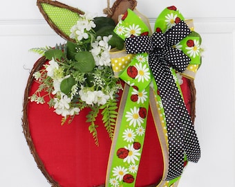 Apple Door Hanger for Teacher Gift, Back to School Door Decor for Classroom, Summer Apple Wall Hanging with Florals, Spring Summer Wreath