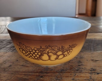 Vintage pyrex mixing bowl 2.5 qt, old orchard brown to caramel ombre bowl, 1970s mcm batter bowl, vtg heavy serving bowl