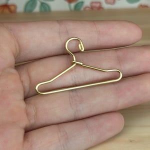 Miniature Little Hanger, dollhouse miniature, dollhouse accessories and dollhouse decorations