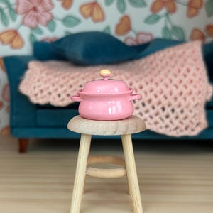 Miniature Soup Pot, dollhouse miniature, dollhouse accessories and dollhouse decorations