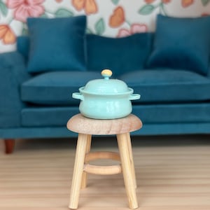 Miniature Soup Pot, dollhouse miniature, dollhouse accessories and dollhouse decorations