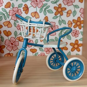 Miniature Tricycle, dollhouse miniature, dollhouse accessories and dollhouse decorations