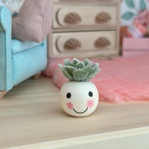 Miniature Planter for dollhouse, dollhouse miniature, dollhouse accessories and dollhouse decorations