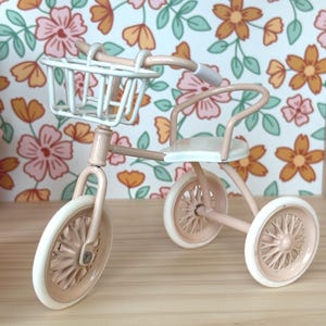 Miniature Tricycle, dollhouse miniature, dollhouse accessories and dollhouse decorations