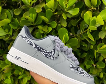 Air Force 1 personalizadas con bandana y estampado paisley, con cordones de cuerda / AF1 personalizadas hechas a mano