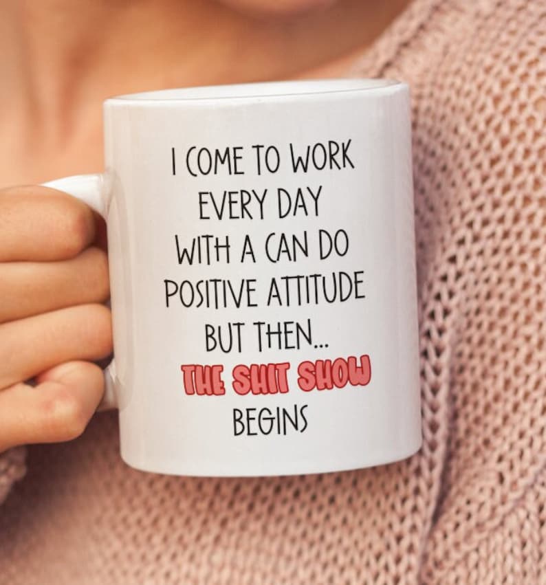 Supervisore dello spettacolo di merda, Giornata dei capi, Tazze per il capo, Tazza per colleghi con umorismo in ufficio, Divertenti tazze sarcastiche per il lavoro, Tazza regalo per colleghi. immagine 1