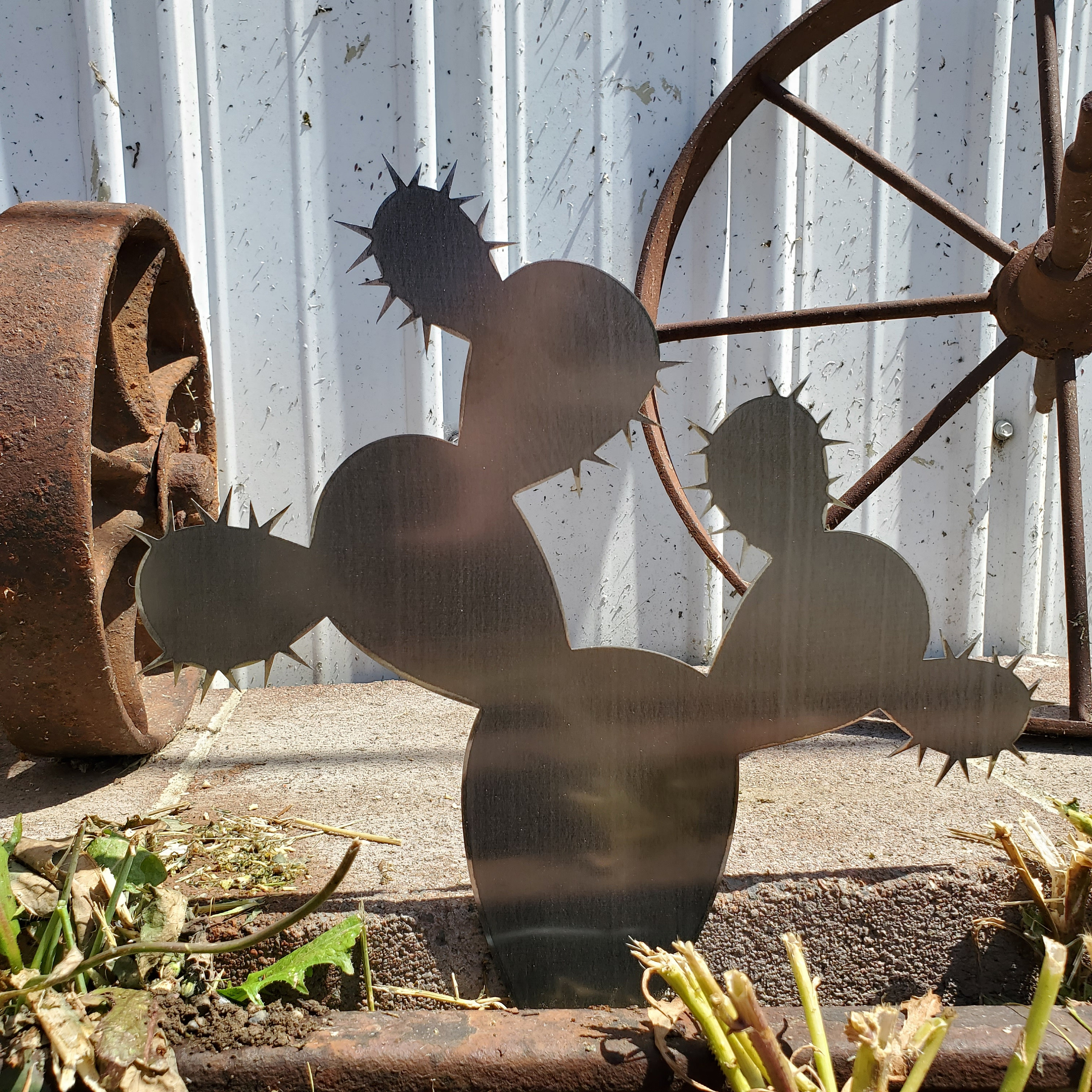 Metal Prickly Pear Cactus Yard Art | Rusty Desert Garden Stake ...