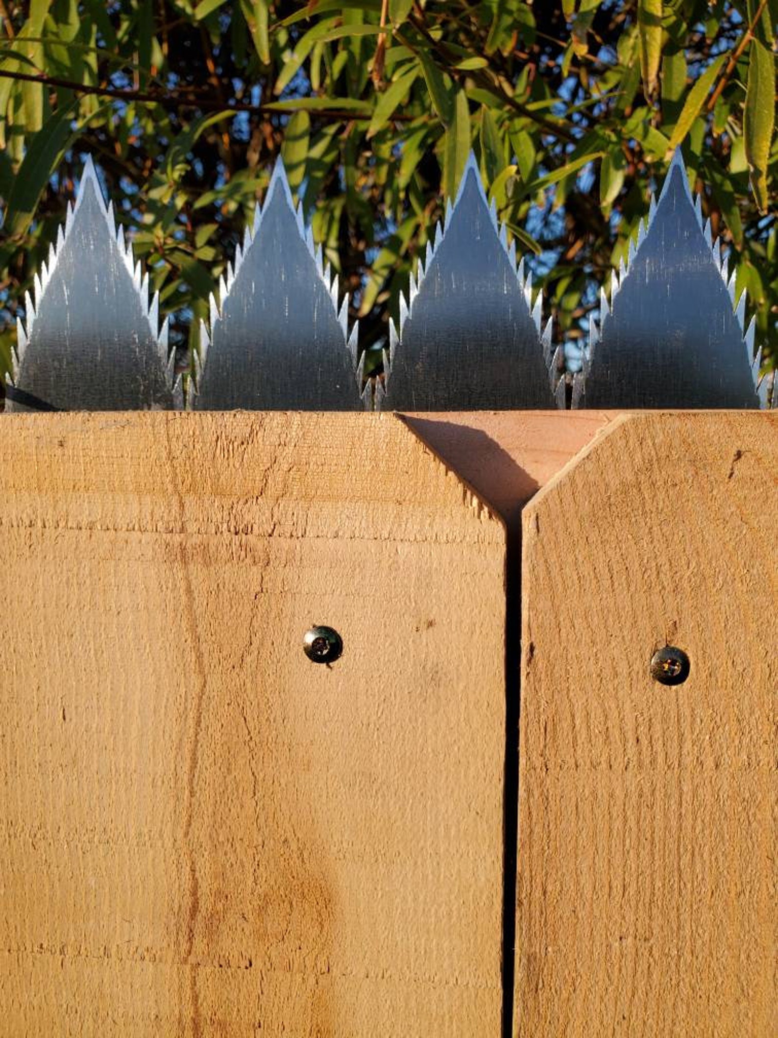 Side Mount Metal Security Fence Wall Spikes Anticlimb Fence Spikes Home Security Burglary
