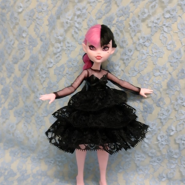 only clothes, only gothic dress for monster generation 3 CURVY doll!!!