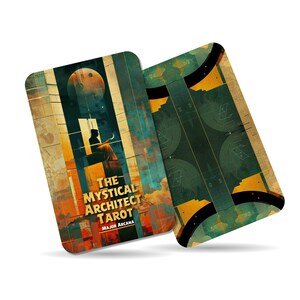 Puede incluir: Dos cartas de tarot con un esquema de color amarillo, verde y marr&oacute;n. La carta de la izquierda tiene una imagen de una persona sentada en una ventana con una gran luna detr&aacute;s de ella. El texto en la carta dice "The Mystical Architect Tarot Major Arcana". La carta de la derecha tiene un dise&ntilde;o geom&eacute;trico con c&iacute;rculos y l&iacute;neas.