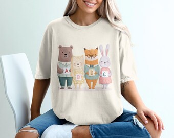 Maglietta Comfort Colors® per insegnanti di scuola materna, maglietta con animali dell'alfabeto, regalo per insegnanti di scuola dell'infanzia, maglietta carina per educatori, maglietta scolastica per insegnanti /
