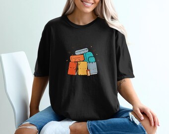 Maglietta Comfort Colors® per il ritorno a scuola / Maglietta con libri e materiale scolastico per dormire / Regalo per studenti / Maglietta Comfort Colors per ringraziare gli insegnanti
