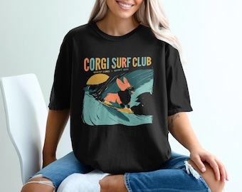 Maglietta Comfort Colors® Corgi Surf Club / Regalo per amanti dei cani / Maglietta da surfista retrò, maglietta Good Vibes, maglietta Comfort Colors
