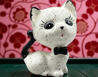 Figurine Ancienne En Porcelaine - Chats Dans Un Panier Rose (Japon) - Vintage