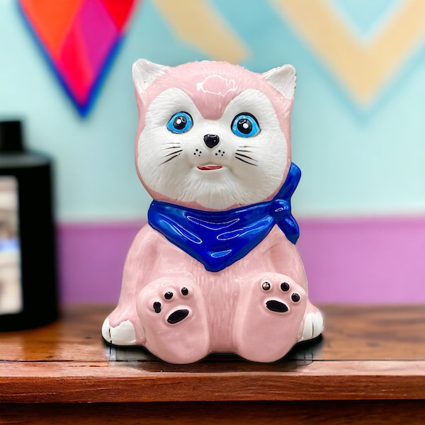 Charmante rosa Vintage Porzellan Katze Sparschwein Figur mit blauem Schal, aus den 1970er Jahren, Sammlerstück Kitsch Home Decor, Geschenk für Katzenliebhaber