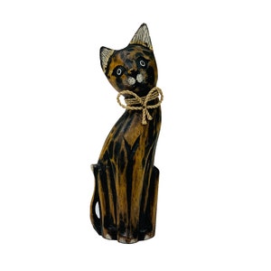 Vintage wooden cat. hand carved & hand painted, brown and black wooden figurine. Estimated to be from 1950s-1970s. Collectible sculpture