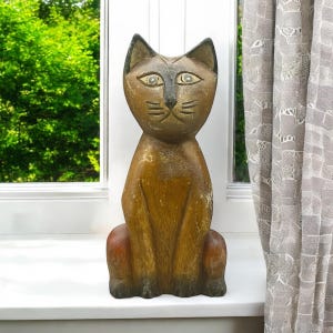 Lovely Vintage Wooden Cat. Hand Carved & Hand-Painted Brown Wooden figurine. From the 1960s.-1970s. Collectible Figurine. Gift for cat lover