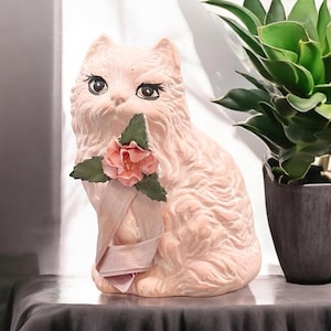 Cute Pink Vintage Ceramic Cat. Estimated to Be From the 1970s. Pink Ceramic figurine. Collectible Retro. Gift for Cat Lover