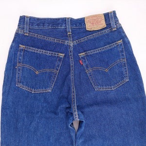 Calça jeans vintage Levi&#39;s 901 W27 L33 azul médio. Levi&#39;s 901 W30 L34 na etiqueta. Única e rara! Levi&#39;s feminina, lavagem azul claro, anos 80, tamanho 27/33.