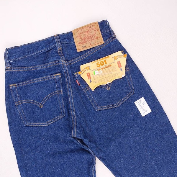 Levi's 501 vintage des années 80 Deadstock mom levis W26 L30 Rare, Uniqe levis Made in USA, bleu foncé excellent état ! W24 L30 levis femme