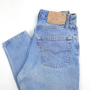 Fabricado no Reino Unido, Levi&#39;s 901 W27 L28, jeans vintage com lavagem em pedra, Levis 901 27/28, cintura alta, único e raro! Levis feminino com lavagem azul claro, anos 80, cintura 27.