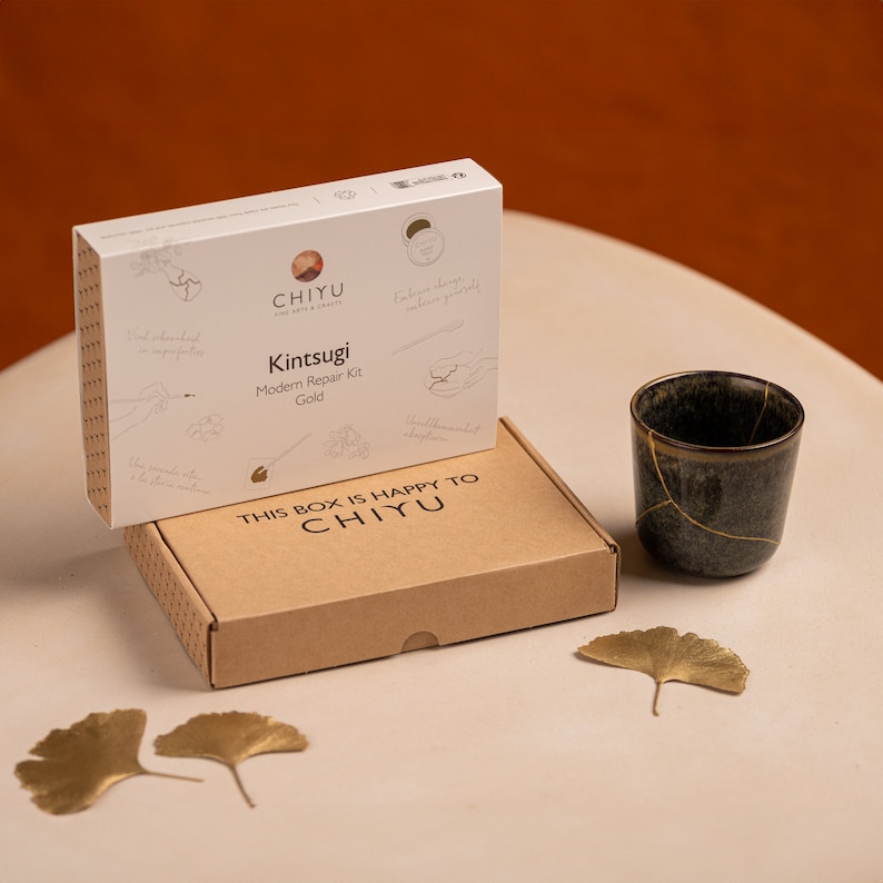 Kintsugi box gold