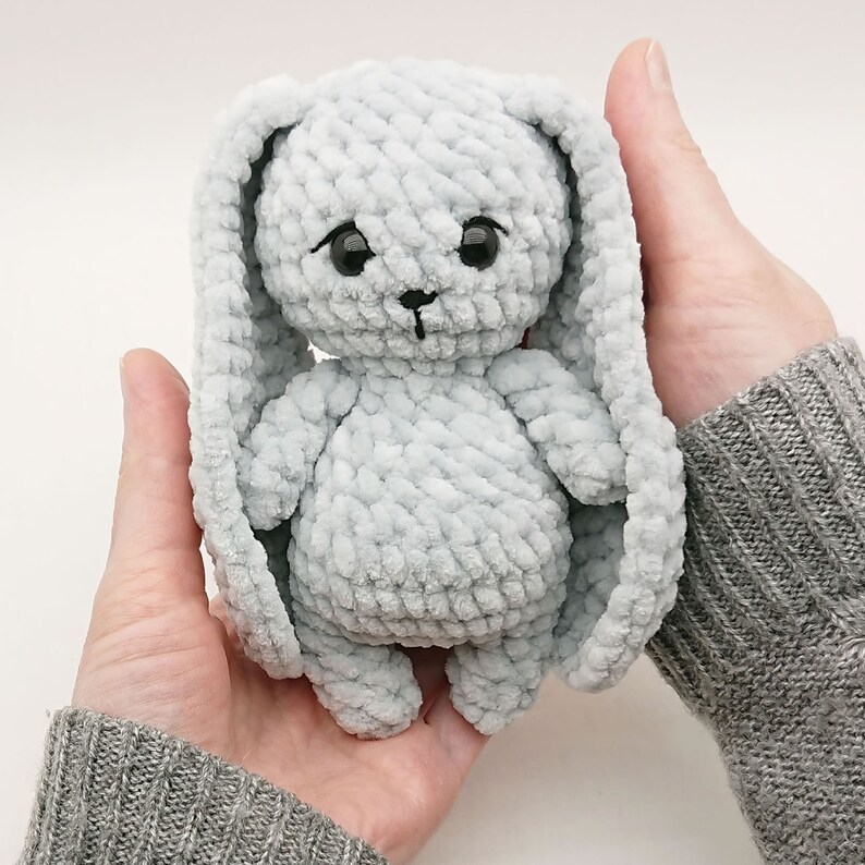 Peluche petit LAPIN. Lapin au crochet personnalisé. Lapin fait main. Lapin de Pâques en peluche. Lapin au crochet. Petit lapin en peluche. Cadeau de Pâques. image 9