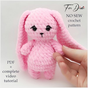 Patron amigurumi sans couture LAPIN au crochet PDF et tutoriel vidéo complet. Lapin à longues oreilles, petit lapin en peluche avec des oreilles tombantes.  -Tarte au lapin-