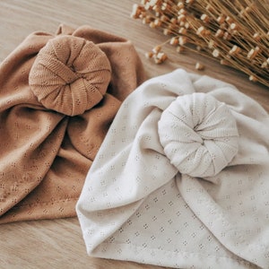 Bonnet esprit turban bébé fille en maille imprimée - beige poudré