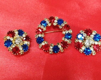 Broche/pendientes patrióticos, conjunto vintage, rojo, blanco, pedrería azul, conjunto de 3, broche, pendientes de clip, pre amado, brillante, regalos para ella