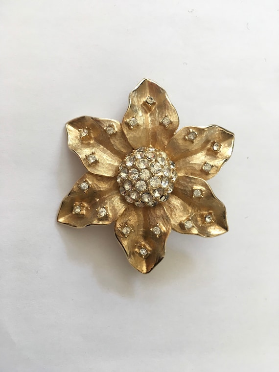 Vintage Gold toned Rhinestone Flower Brooch