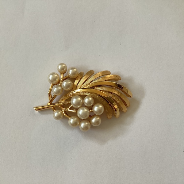 Vintage Signed Crown Trifari Golden Brooch with Pearls