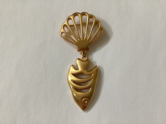 Vintage Golden Scallop Shell & Fish Brooch - image 2